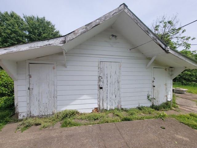 926 E Railroad St, Waverly, TN 37185