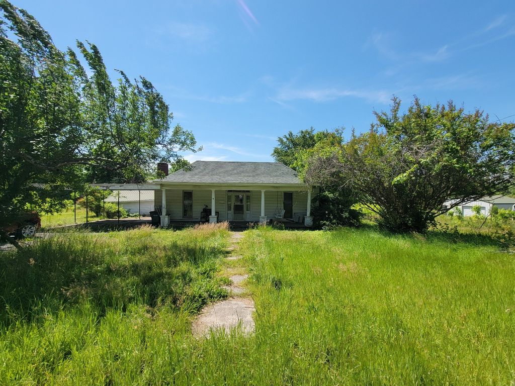 926 E Railroad St, Waverly, TN 37185