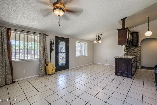 9724 STAUBACH Drive, El Paso, TX 79927