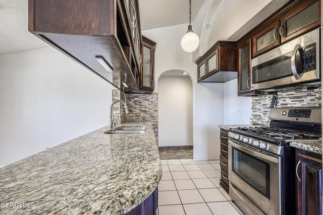 9724 STAUBACH Drive, El Paso, TX 79927