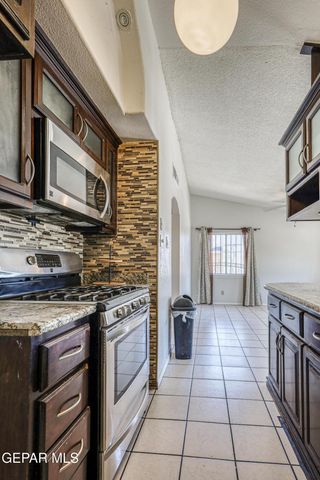 9724 STAUBACH Drive, El Paso, TX 79927