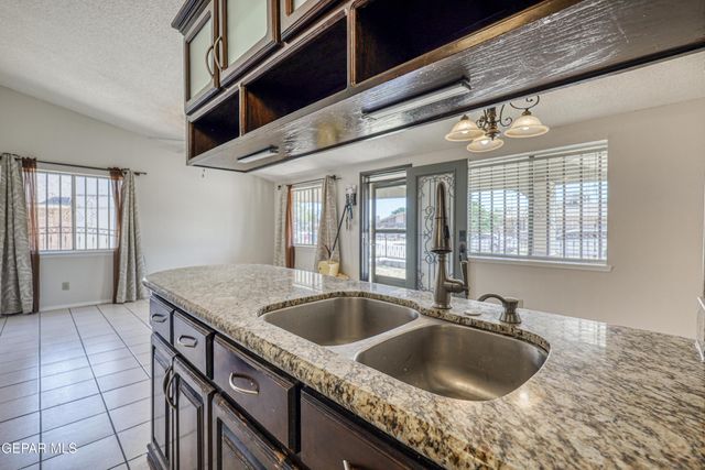 9724 STAUBACH Drive, El Paso, TX 79927