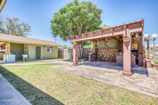 9724 STAUBACH Drive, El Paso, TX 79927