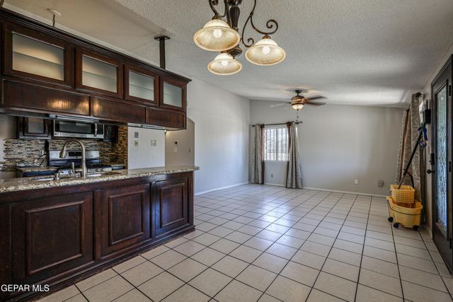 9724 STAUBACH Drive, El Paso, TX 79927