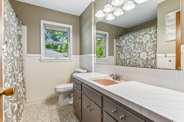 5536 Holiday Road, Minnetonka, MN 55345