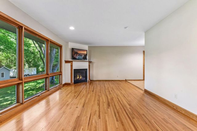 5536 Holiday Road, Minnetonka, MN 55345