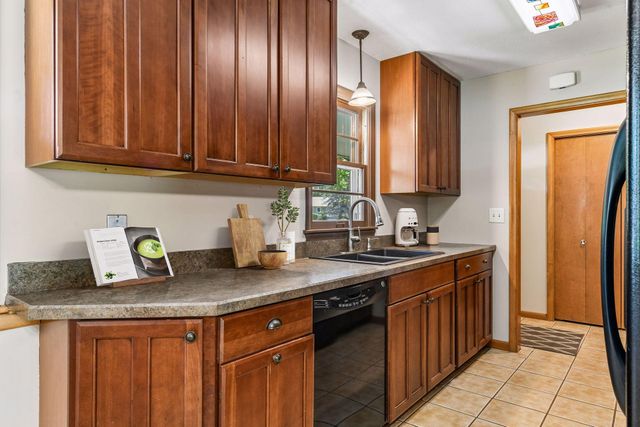 5536 Holiday Road, Minnetonka, MN 55345