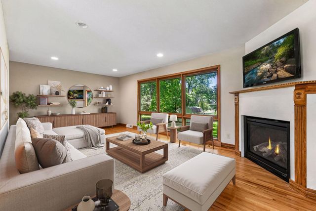 5536 Holiday Road, Minnetonka, MN 55345