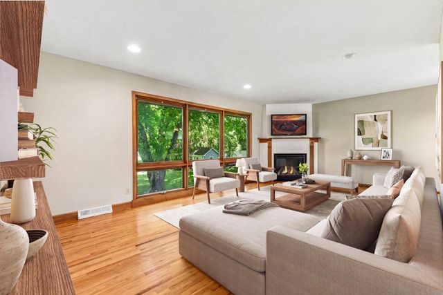 5536 Holiday Road, Minnetonka, MN 55345