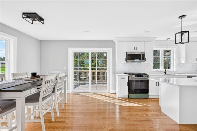 49 Thompson St, Middleboro, MA 02346