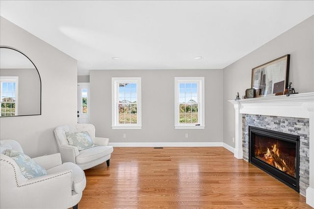 49 Thompson St, Middleboro, MA 02346