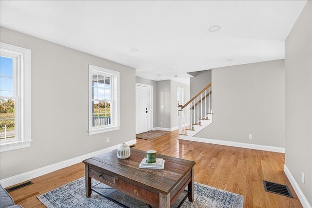 49 Thompson St, Middleboro, MA 02346