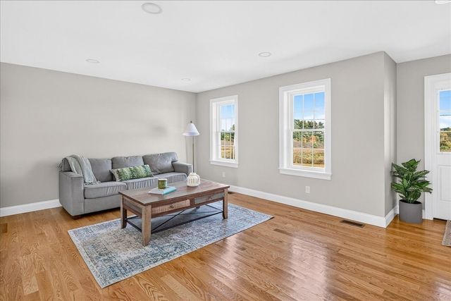 49 Thompson St, Middleboro, MA 02346
