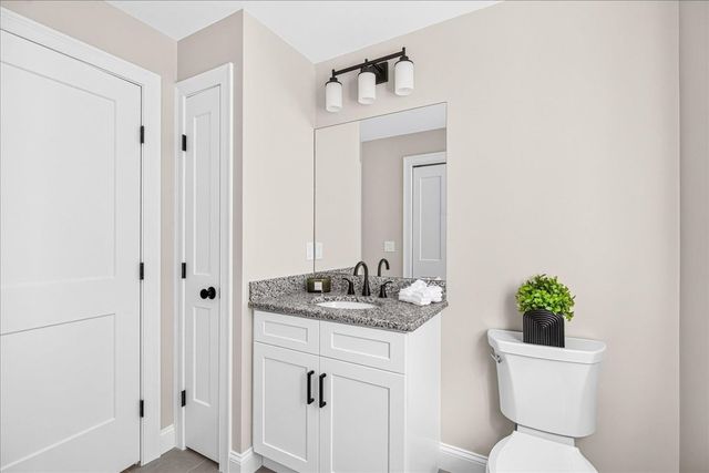 49 Thompson St, Middleboro, MA 02346