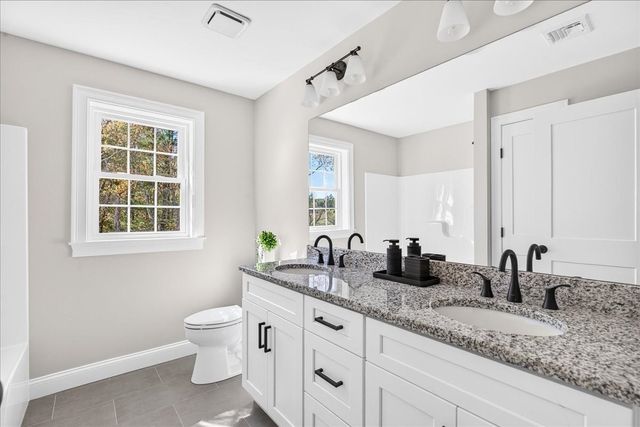 49 Thompson St, Middleboro, MA 02346