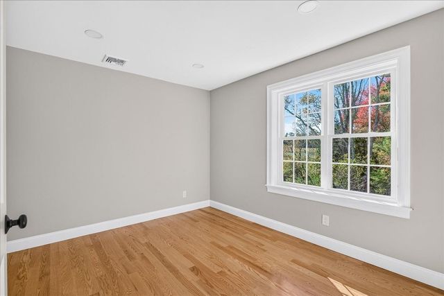 49 Thompson St, Middleboro, MA 02346