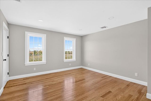 49 Thompson St, Middleboro, MA 02346