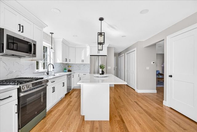 49 Thompson St, Middleboro, MA 02346