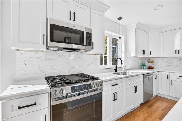 49 Thompson St, Middleboro, MA 02346