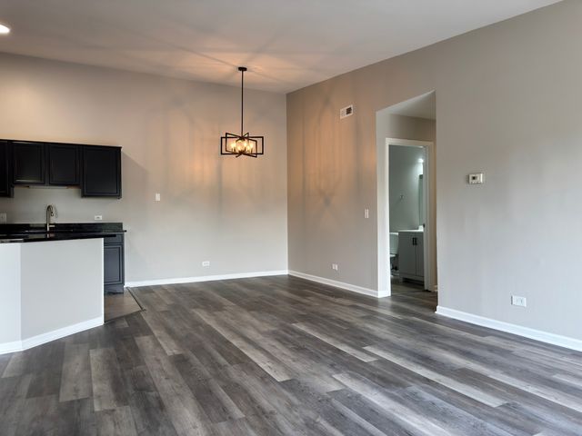 1539 RAYMOND Drive 204, Naperville, IL 60563