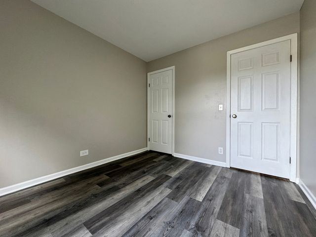 1539 RAYMOND Drive 204, Naperville, IL 60563