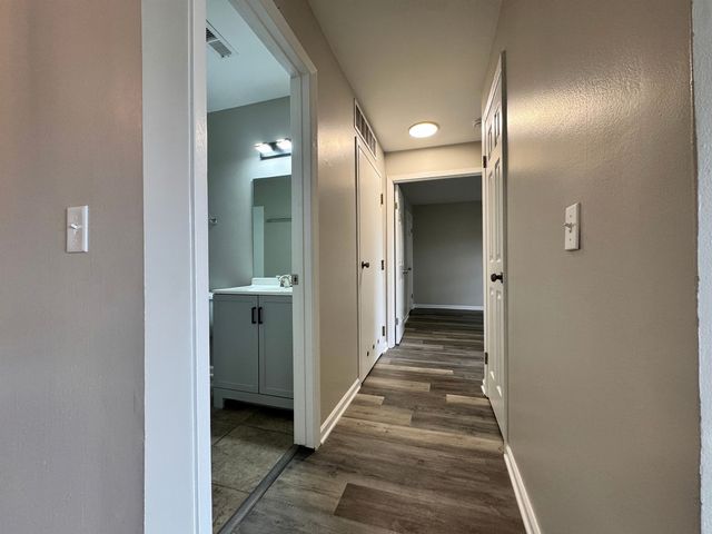 1539 RAYMOND Drive 204, Naperville, IL 60563