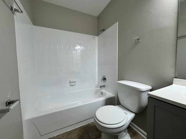 1539 RAYMOND Drive 204, Naperville, IL 60563