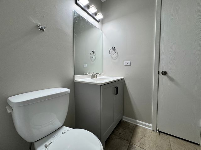 1539 RAYMOND Drive 204, Naperville, IL 60563