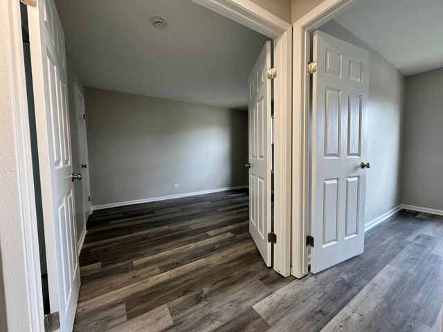 1539 RAYMOND Drive 204, Naperville, IL 60563