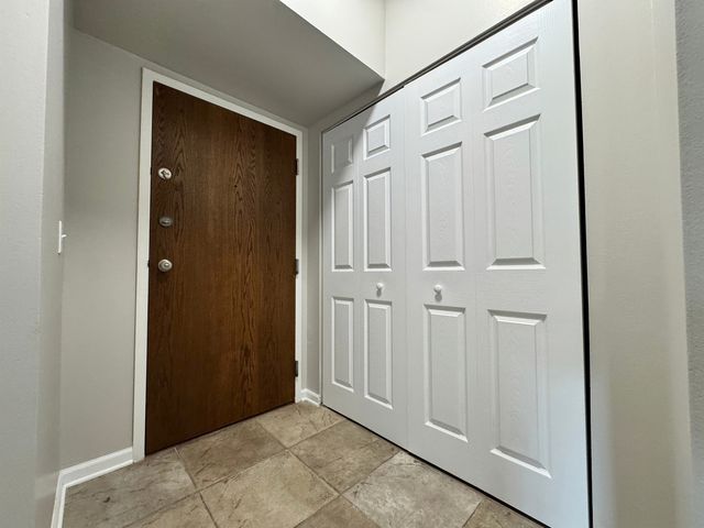 1539 RAYMOND Drive 204, Naperville, IL 60563