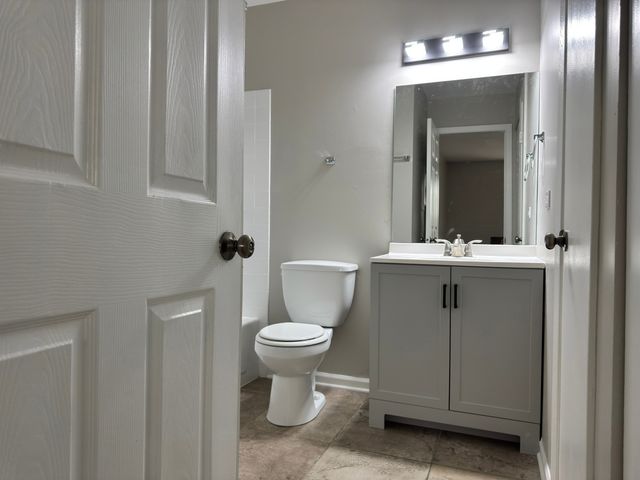 1539 RAYMOND Drive 204, Naperville, IL 60563