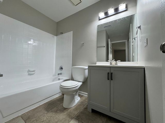 1539 RAYMOND Drive 204, Naperville, IL 60563