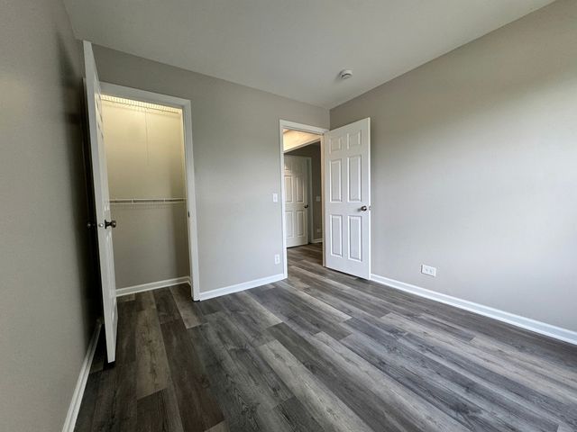 1539 RAYMOND Drive 204, Naperville, IL 60563
