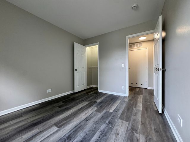 1539 RAYMOND Drive 204, Naperville, IL 60563