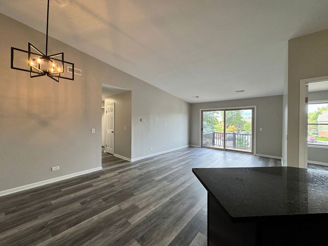 1539 RAYMOND Drive 204, Naperville, IL 60563