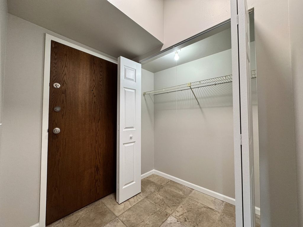 1539 RAYMOND Drive 204, Naperville, IL 60563 — photo 2