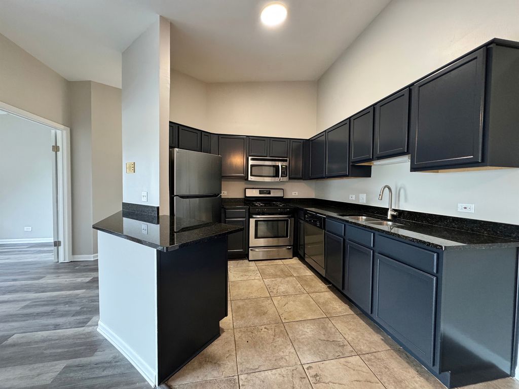 1539 RAYMOND Drive 204, Naperville, IL 60563 — photo 5