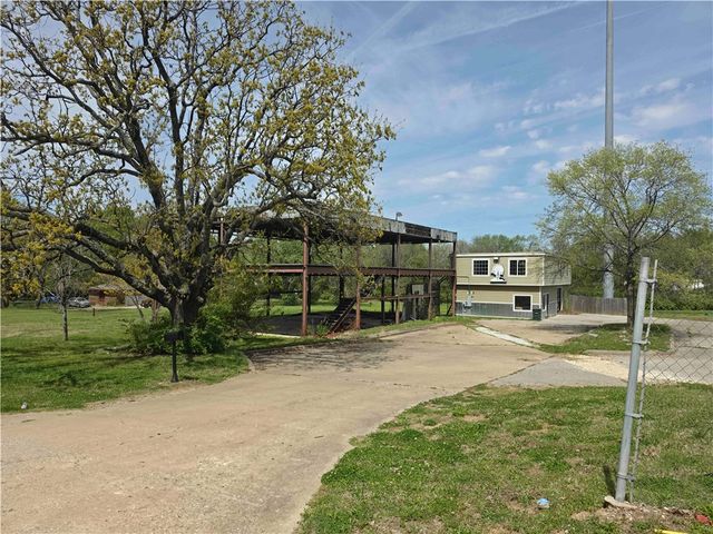 1716 W Holly Street, Fayetteville, AR 72703