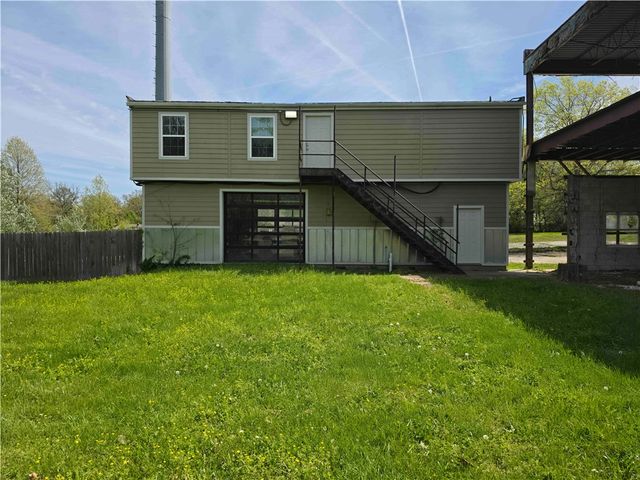 1716 W Holly Street, Fayetteville, AR 72703