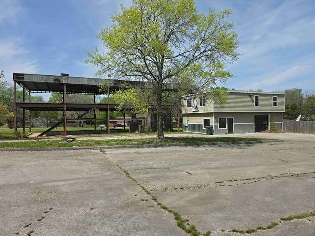 1716 W Holly Street, Fayetteville, AR 72703