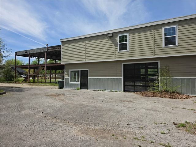 1716 W Holly Street, Fayetteville, AR 72703