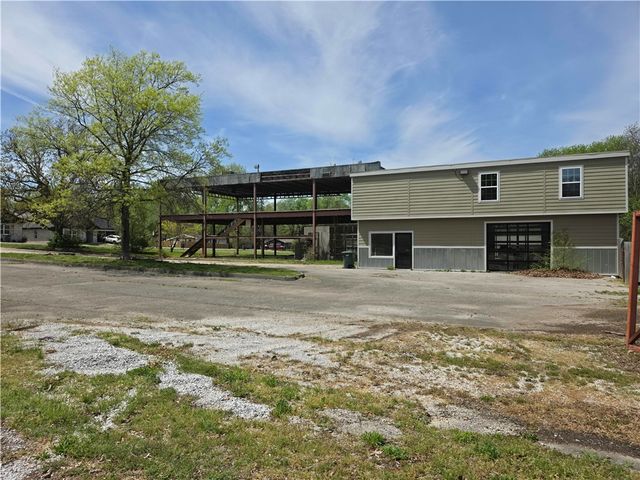 1716 W Holly Street, Fayetteville, AR 72703
