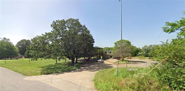 1716 W Holly Street, Fayetteville, AR 72703