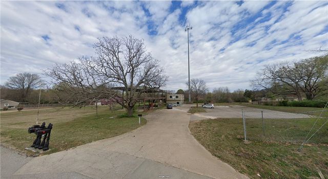 1716 W Holly Street, Fayetteville, AR 72703