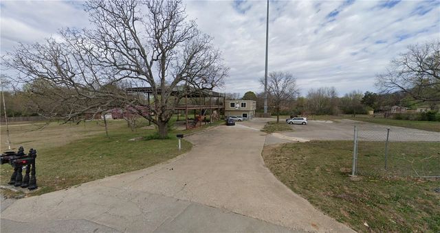 1716 W Holly Street, Fayetteville, AR 72703