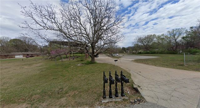1716 W Holly Street, Fayetteville, AR 72703
