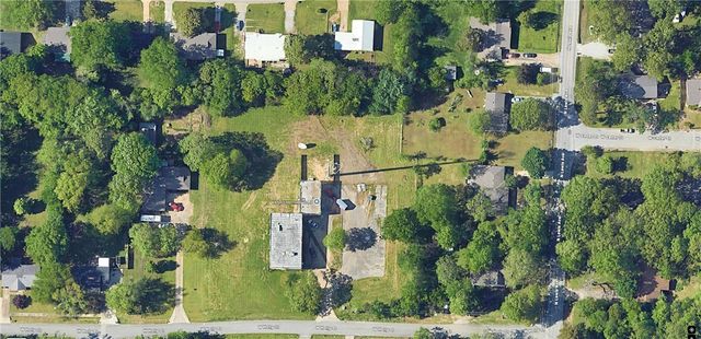 1716 W Holly Street, Fayetteville, AR 72703