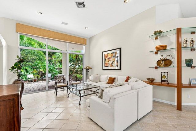 201 Sunset Bay Court, Palm Beach Gardens, FL 33418