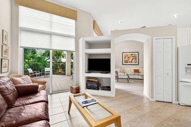 201 Sunset Bay Court, Palm Beach Gardens, FL 33418