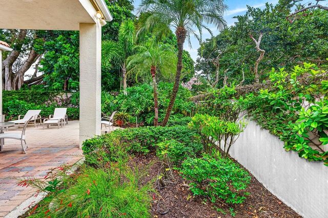 201 Sunset Bay Court, Palm Beach Gardens, FL 33418